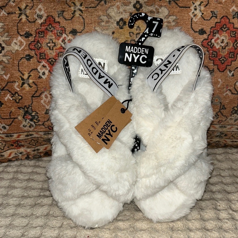 NWT Madden NYC skippers Sz 7